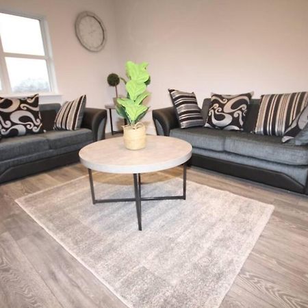 לונדון Great West Road Apartments Flat D מראה חיצוני תמונה