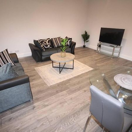 לונדון Great West Road Apartments Flat D מראה חיצוני תמונה