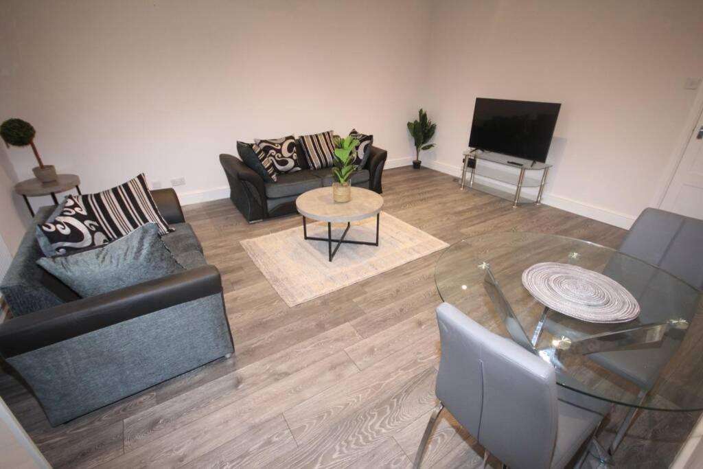 לונדון Great West Road Apartments Flat D מראה חיצוני תמונה
