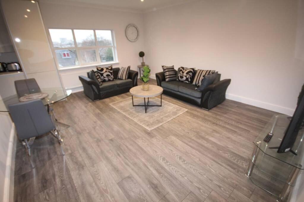 לונדון Great West Road Apartments Flat D מראה חיצוני תמונה