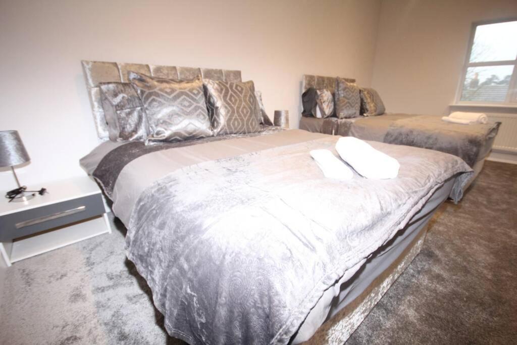 לונדון Great West Road Apartments Flat D מראה חיצוני תמונה