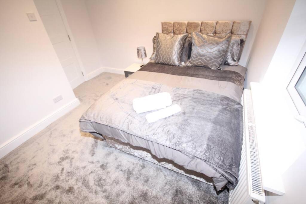 לונדון Great West Road Apartments Flat D מראה חיצוני תמונה