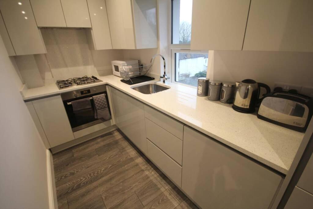 לונדון Great West Road Apartments Flat D מראה חיצוני תמונה